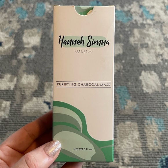 Hannah Sienna Essential Skincare - Purifying Charcoal Mask 3 Fl. Oz - Picture 2 of 5